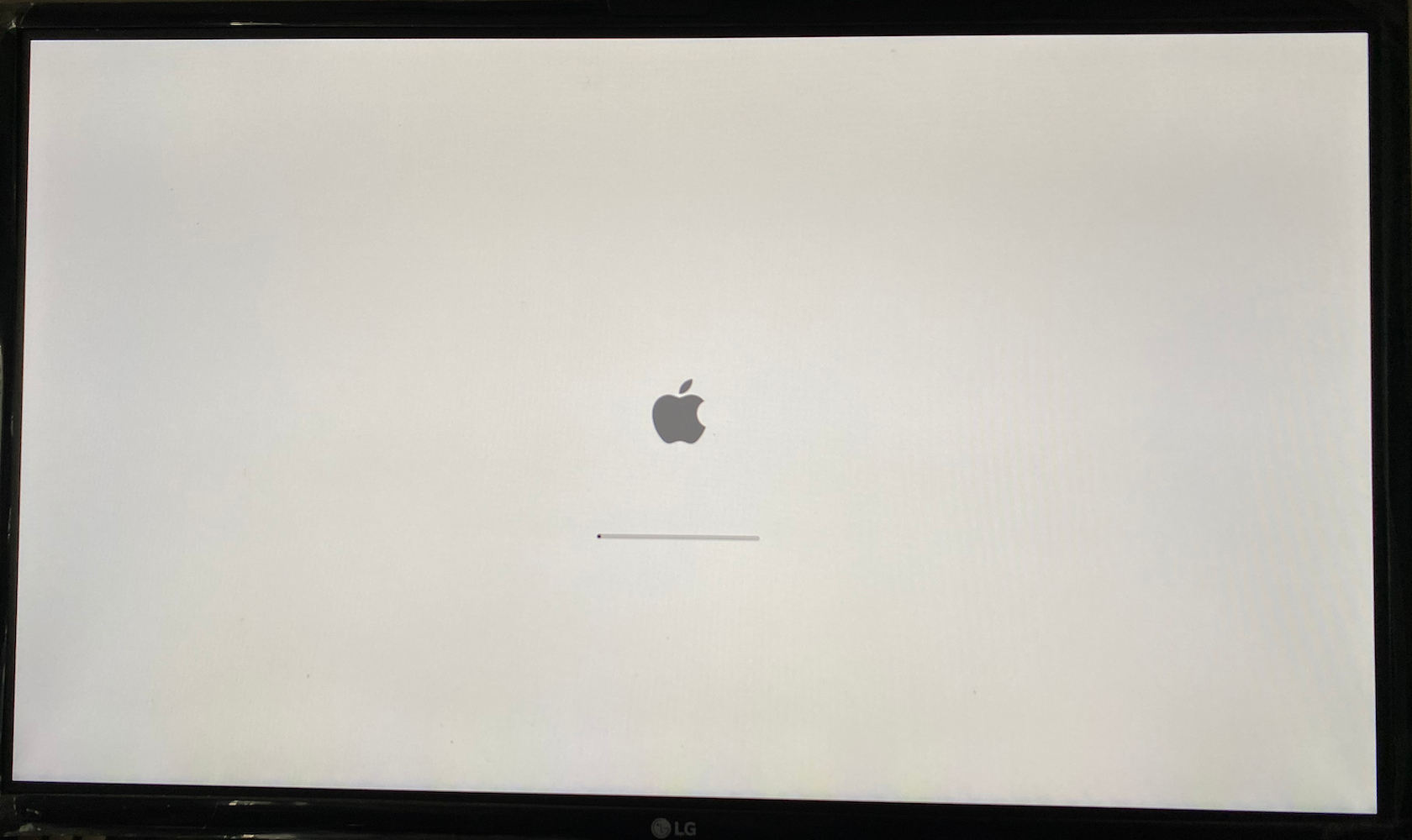 - Mac Screen Stalled during updates - 